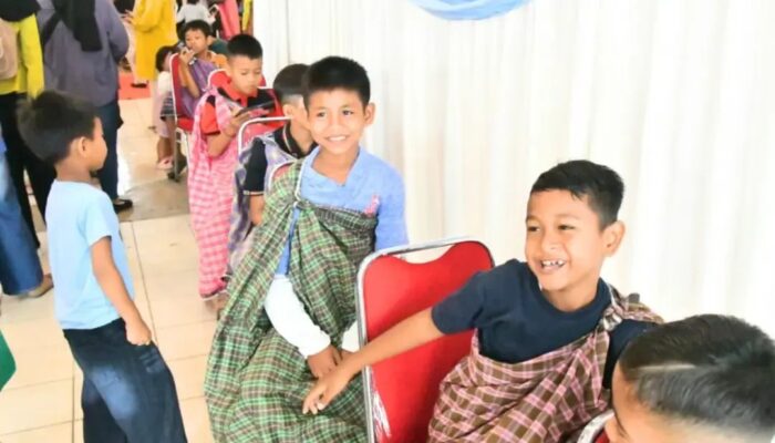 400 Anak Disunat Gratis di Padang, Dapat Uang Tunai hingga Sarung