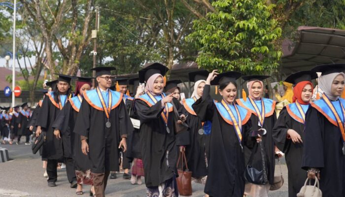 441 Lulusan ISI Padang Panjang Resmi Diwisuda, Hendri Arnis: Jangan Berhenti Berkarya