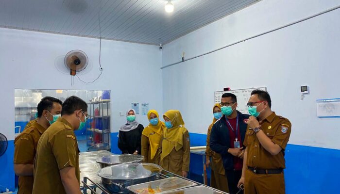 Sekda Pasbar Sidak Dapur MBG, Sejumlah SPPG Belum Penuhi SOP
