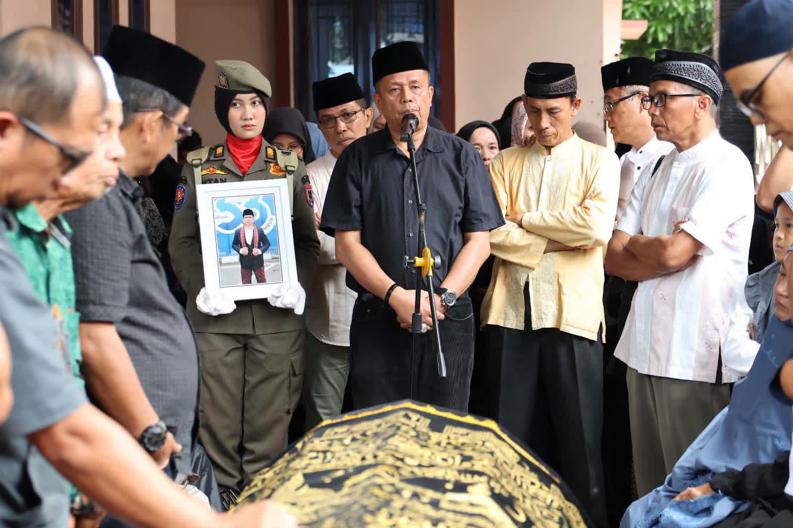 Hujan Iringi Kepergian Yasril, Kadisnakerin Payakumbuh Berpulang Setelah 36 Tahun Mengabdi
