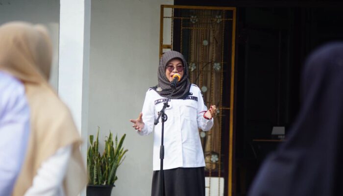 Wabup Leli Arni Tekankan Disiplin ASN dan Semangat Kerja Saat Pimpin Apel Gabungan di Sungai Rumbai