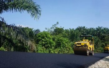 Jalan Pulau Punjung-Lubuk Bulang Mulai Diaspal, Akses Alternatif Menuju Timpeh Diperkuat