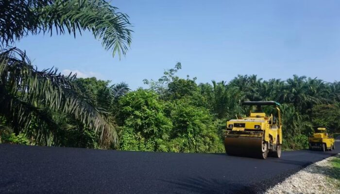 Jalan Pulau Punjung-Lubuk Bulang Mulai Diaspal, Akses Alternatif Menuju Timpeh Diperkuat