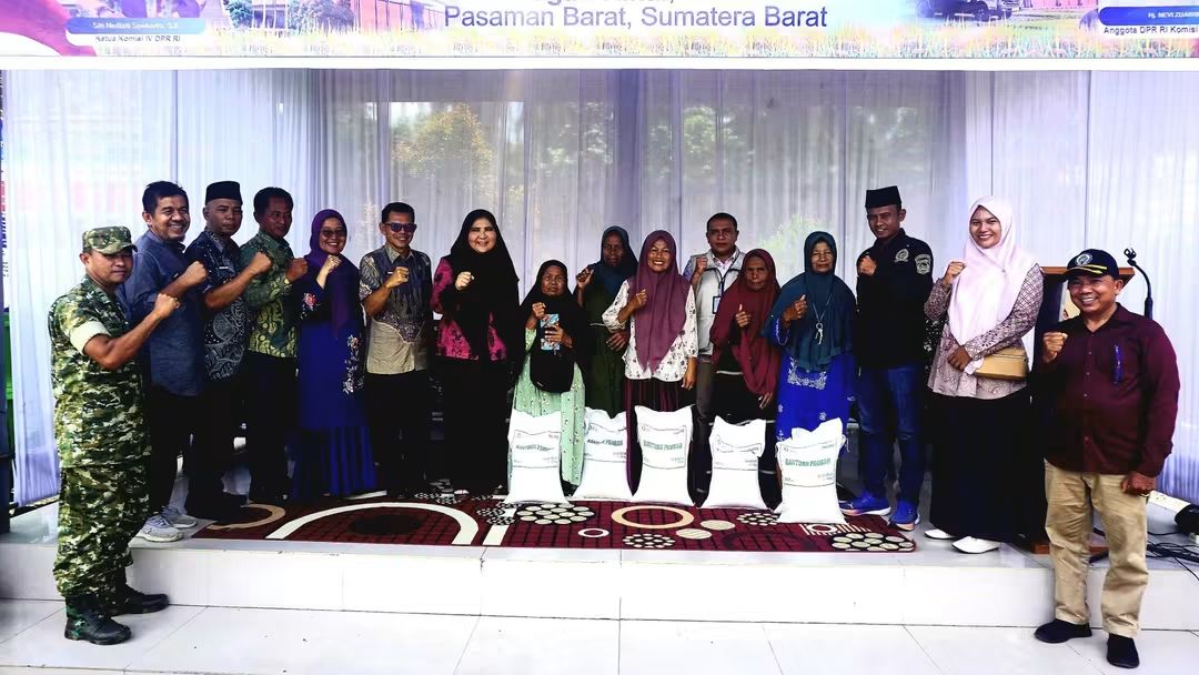 52.016 Warga Pasaman Barat Terima Bantuan Beras 30 Kg