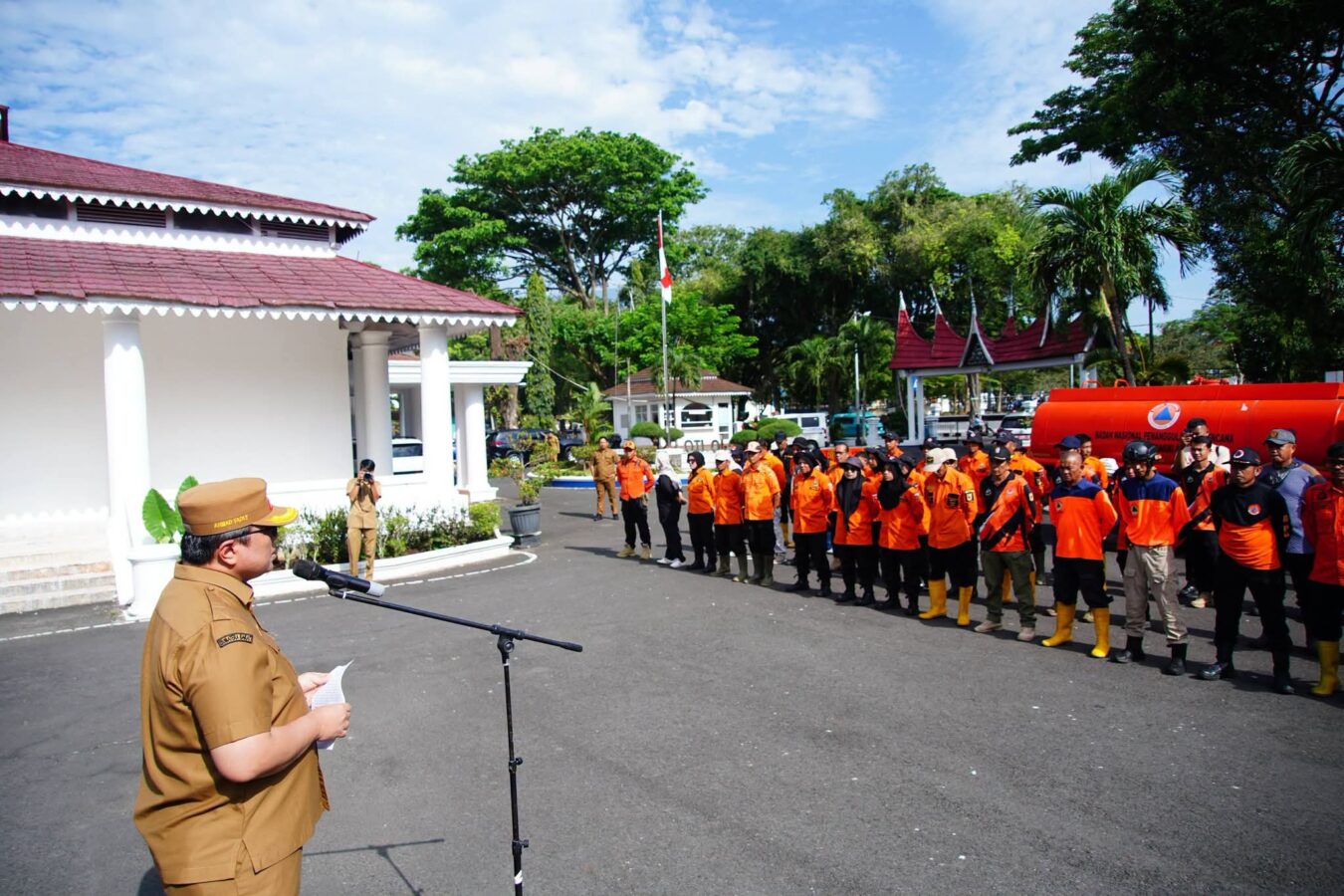 75 Relawan Tanah Datar Bergerak ke Solok, Bantu Warga Terdampak Galodo
