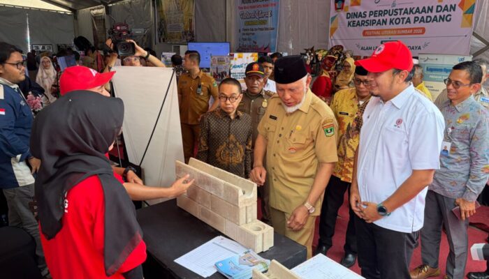 Mahyeldi Kepincut SEPABLOCK Semen Padang, Inovasi Bata Interlock yang Diklaim Hemat hingga 10 Persen