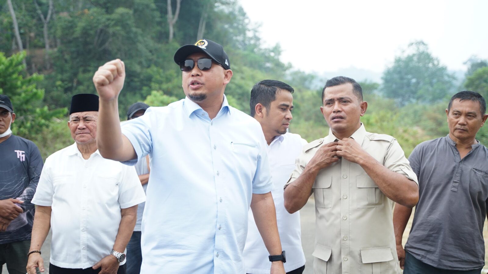 Gerak Cepat, Andre Rosiade Kirim 3 Ekskavator dan 2 Dump Truck Tangani Galodo Kabupaten Solok