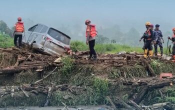 Brimob, TNI dan Basarnas Kembali Sisir Arosuka, 1 Korban Galodo Masih Dicari