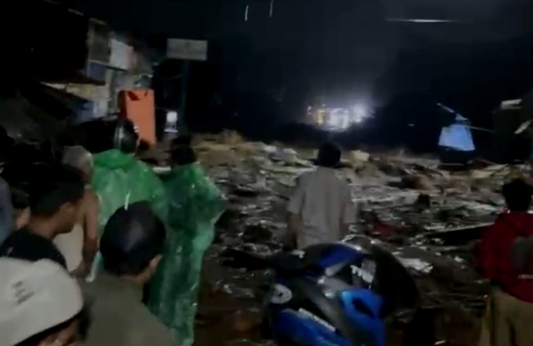 Galodo Terjang Kantor Bupati Solok, Jalur Solok–Padang Lumpuh Total