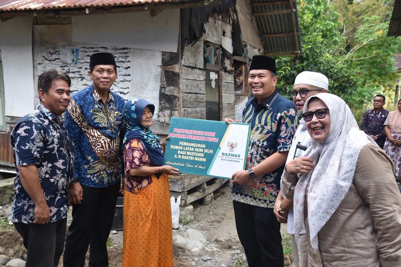 Wali Kota Pariaman Letakkan Batu Pertama RTLH, Lansia Dastri Marni Terima Bantuan Rp20 Juta