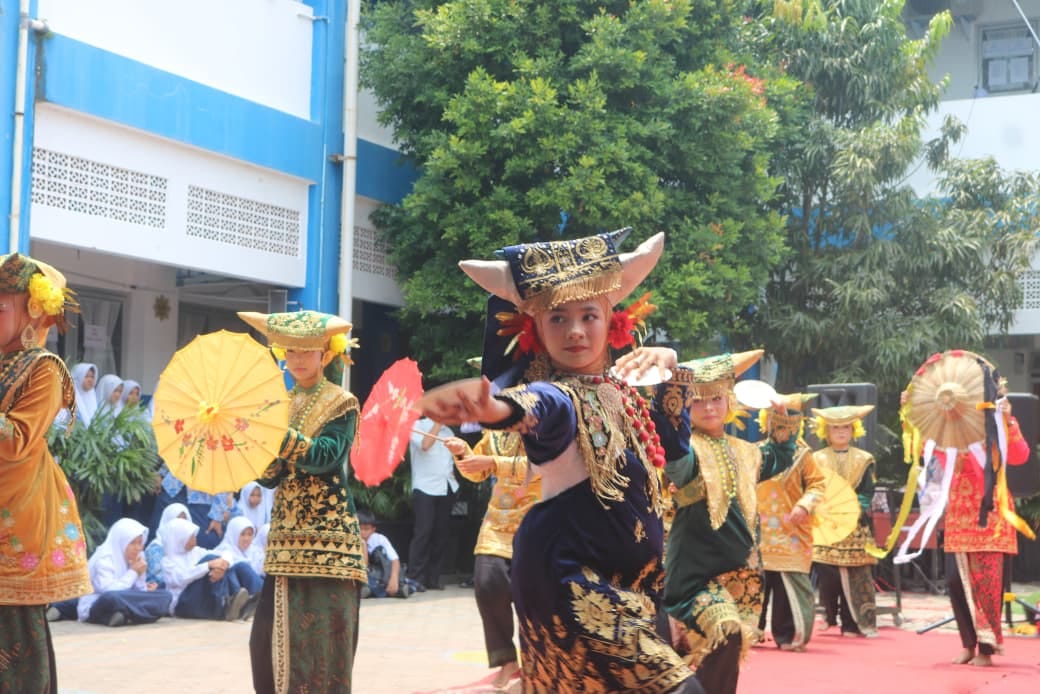HUT ke-58 SMPN 7 Padang, PROMIS ke-10 dan Wisuda Tahfizh Cetak Generasi Emas Berakhlak Qurani
