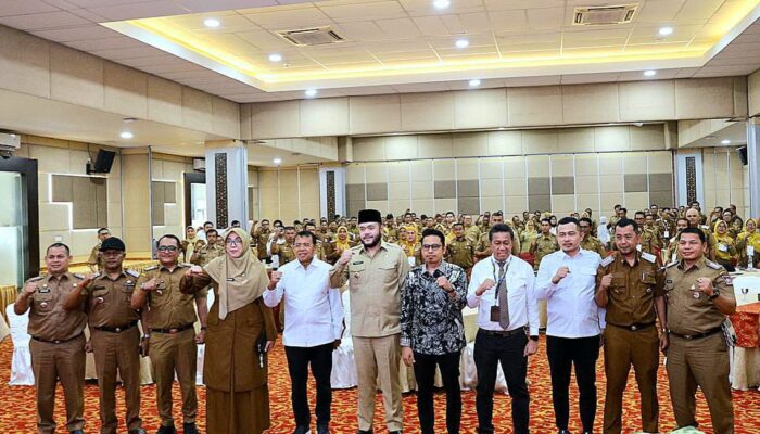 Perbaiki Pelayanan Publik, Pemko Padang Gembleng Camat dan Lurah Lewat Sekolah Keterbukaan Informasi