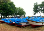 Pemko Padang Salurkan Bantuan Perahu Fiber dan Mesin Tempel Pasca Bencana di Padang Utara