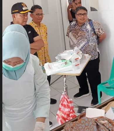 Tersengat Kabel Listrik, Warga Pasaman Luka Bakar Serius, Bupati Welly Suhery Turun Tangan