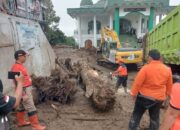 Solok Tak Sendirian: Tim Rescue Padang Bantu Bersihkan Dampak Galodo, Korban Hilang Terus Dicari