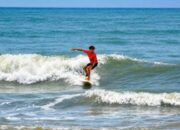 Padangpariaman Surfing Championship Perdana di Pantai Tiram, 67 Peselancar Ukir Sejarah