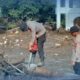 Satbrimob Polda Sumbar Bersihkan Masjid Jami’ Al-Ikhlas Terdampak Galodo di Arosuka Kabupaten Solok