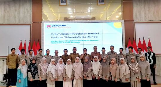 Digitalisasi Sekolah di Bukittinggi: Guru SMP Dibekali Pelatihan Koding dan Kecerdasan Buatan