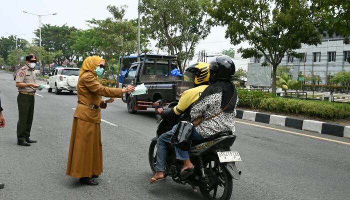 Kabut Asap di Padang: ISPU Sangat Tidak Sehat, 11.000 Masker Gratis Mulai Dibagikan Serentak!