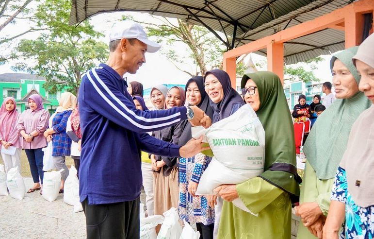Bantuan Beras Cair di Tengah Pilwana Solsel, Wabup Yulian Efi: Jangan Dipolitisasi