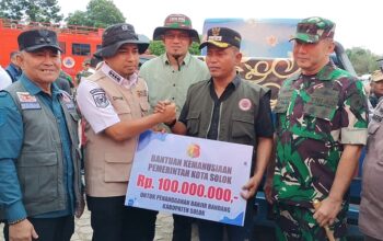 Pemko Solok Bantu Korban Galodo Arosuka, Salurkan Rp100 Juta dan Kerahkan 4 Damkar