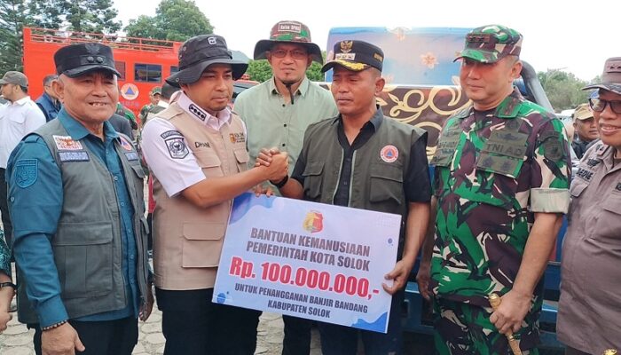 Pemko Solok Bantu Korban Galodo Arosuka, Salurkan Rp100 Juta dan Kerahkan 4 Damkar