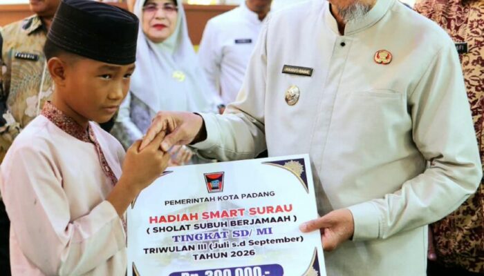 Rajin Salat Subuh Berjamaah, 600 Siswa SD-SMP di Padang Terima Reward Rp300 Ribu