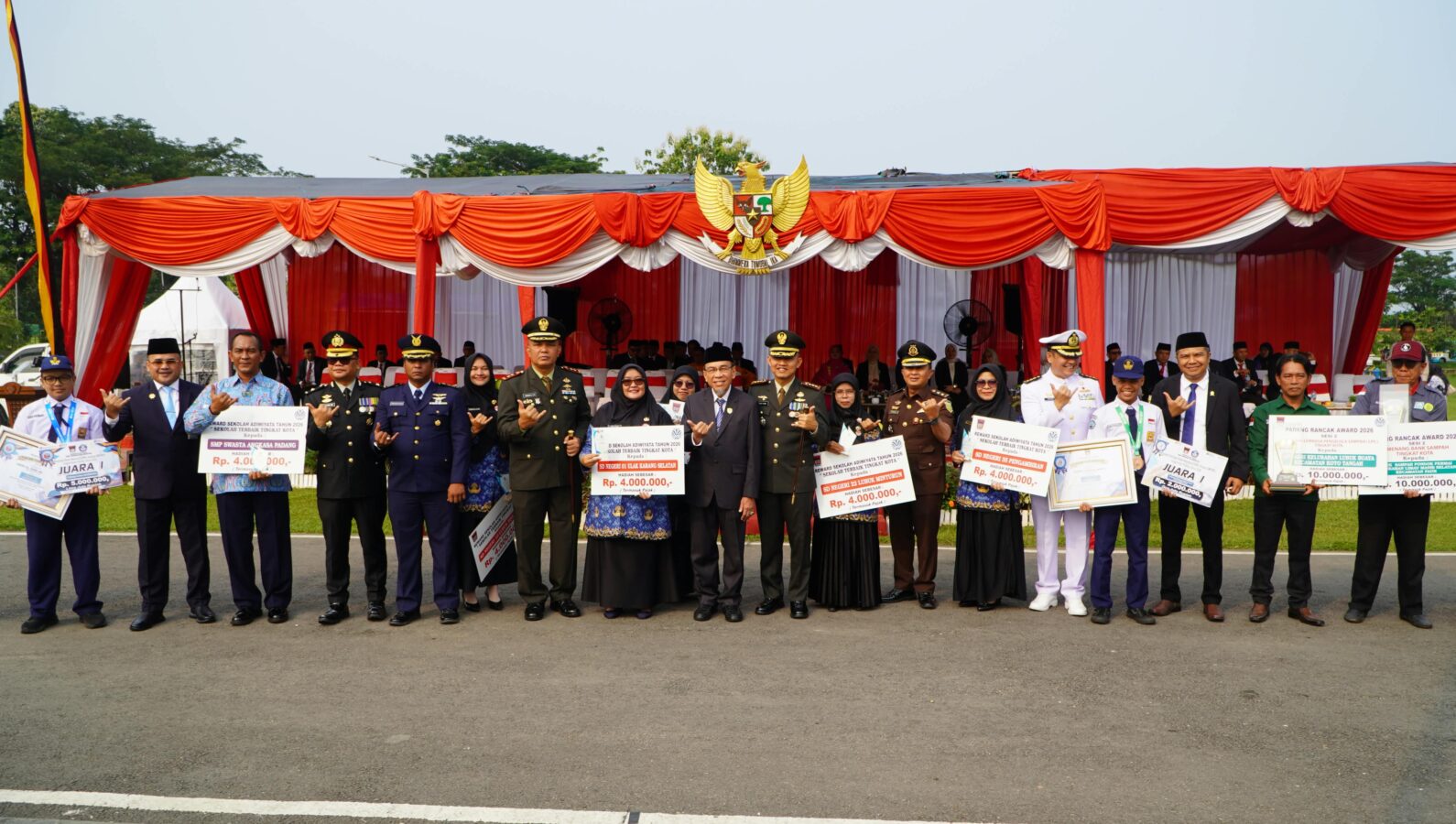 Hari Kesaktian Pancasila, Pemko Padang Beri Penghargaan Pengelola Sampah hingga 6 Becak Motor